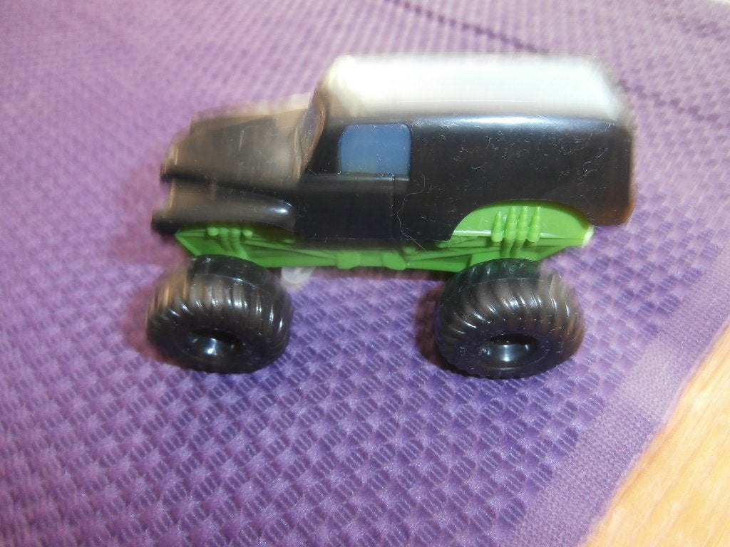 Auto Monster Jam truck bestelauto groen zwart 9 cm, Kinderen en Baby's, Speelgoed | Speelgoedvoertuigen, Ophalen of Verzenden
