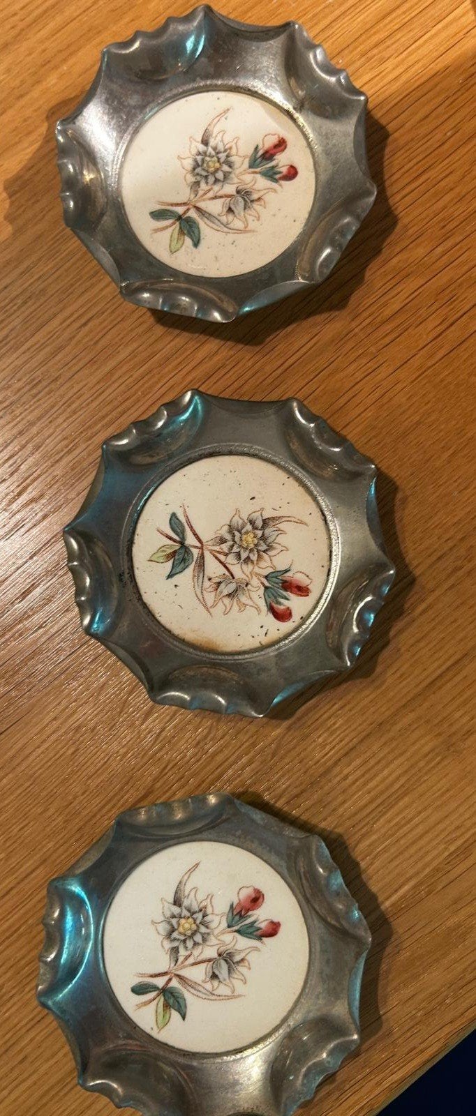Vintage Tinnen Onderzetters umet Edelweiss Motief (3 stuks), Verzenden