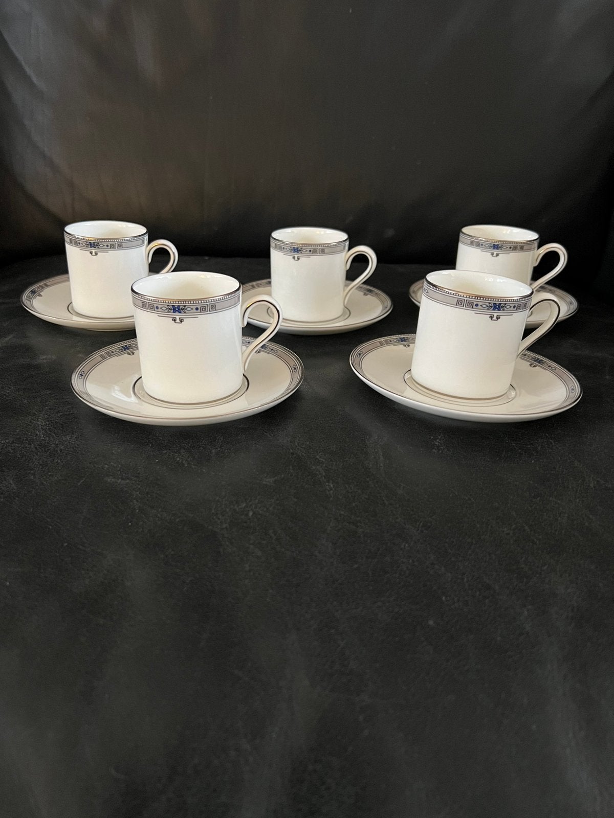 5 Wedgwood Amherts mocca kop en schotel, Ophalen, Zo goed als nieuw, Porselein, Kop(pen) en/of Schotel(s)