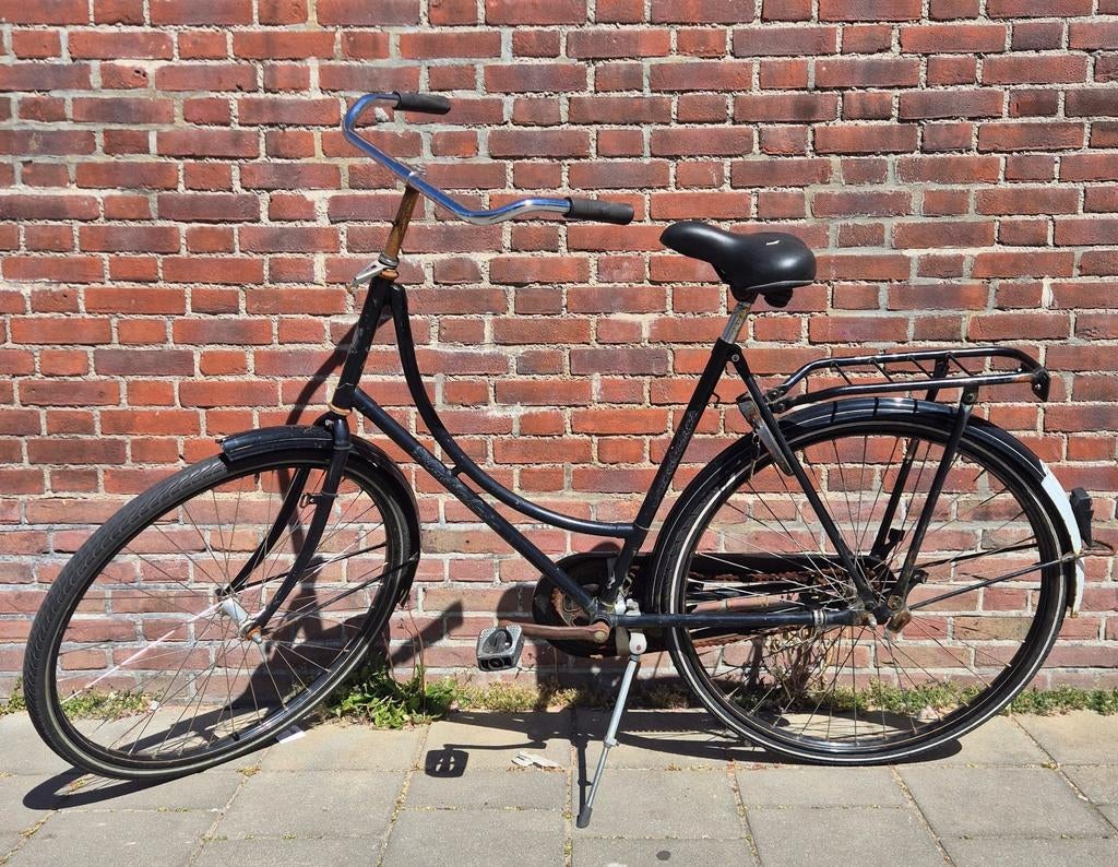 Stationsfiets, harde banden, verlichting zelf erop zetten., Fietsen en Brommers, Fietsen | Dames | Omafietsen, Ophalen, Gebruikt