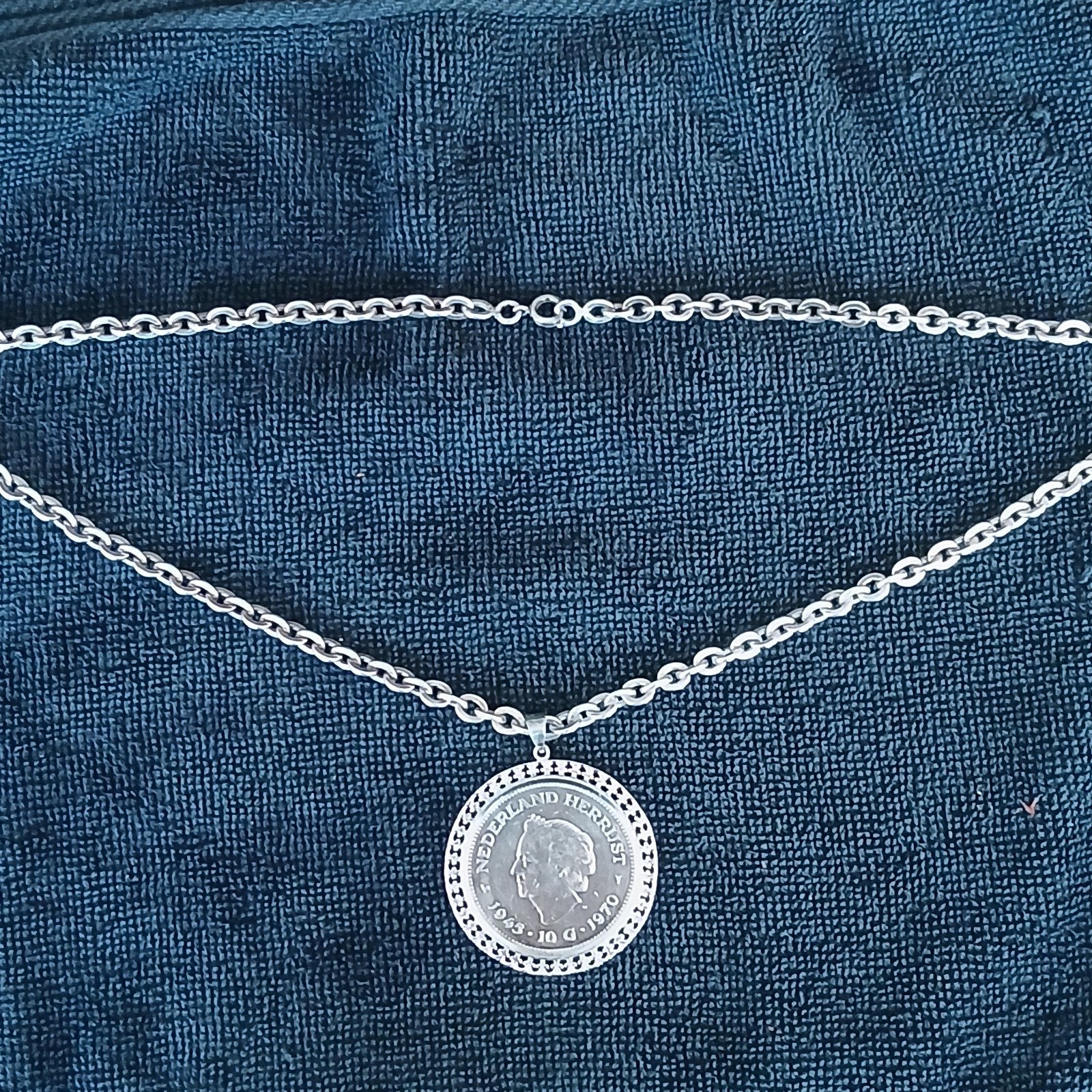 Zilveren tientje 1970 "Ned.Herrijst" in zilveren muntrand, Ophalen, Met hanger, Gebruikt, Zilver