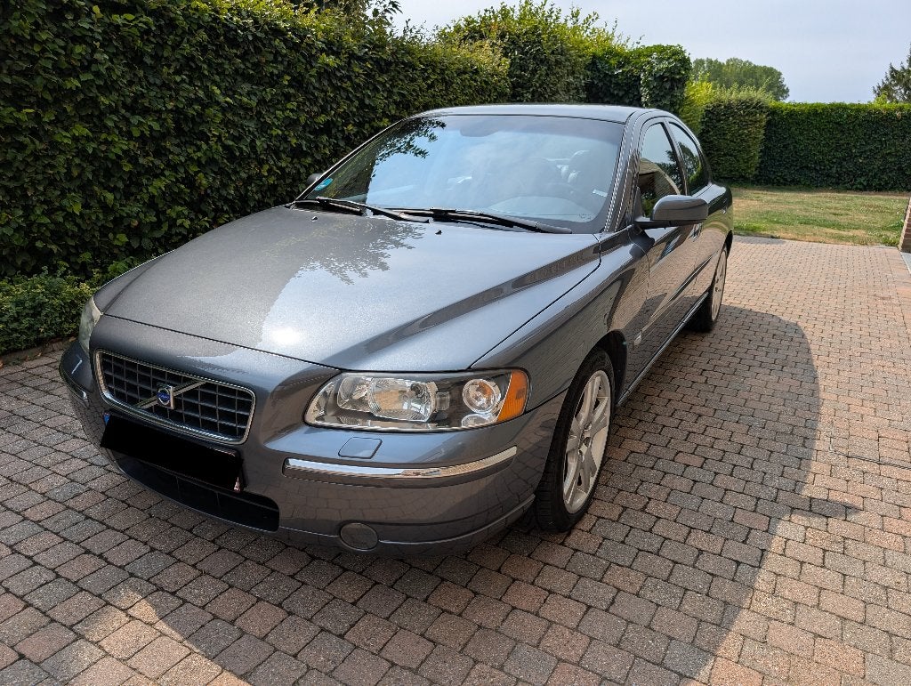 Volvo S60 2.4 T5, voorheen Nederlandse wagen (NN-742-Z), Auto's, Voorwielaandrijving, Zwart, S60, Handgeschakeld