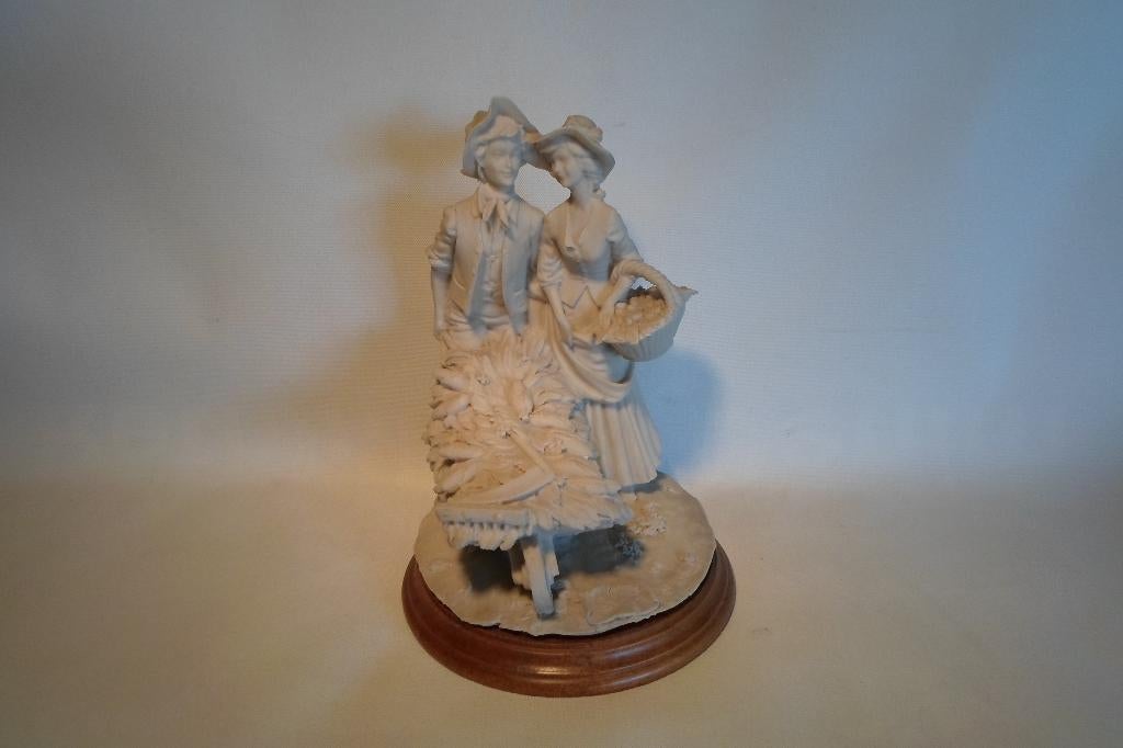 Capodimonte A. Belcari Beeld, Verzamelen, Beelden en Beeldjes, Zo goed als nieuw, Mens, Ophalen of Verzenden