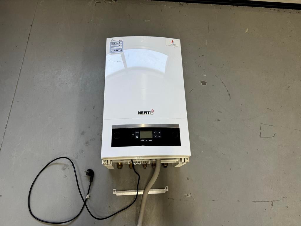 Nefit Trendline HRC30 CW5 CV-ketel uit 2016 met beugel, Doe-het-zelf en Verbouw, Verwarming en Radiatoren, Ophalen, Zo goed als nieuw