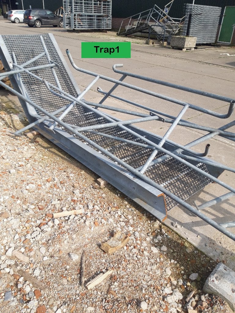 Gegalvaniseerde trappen in diverse breedtes en hoogtes, Doe-het-zelf en Verbouw, Ladders en Trappen, Gebruikt, Trap, 2 tot 4 meter