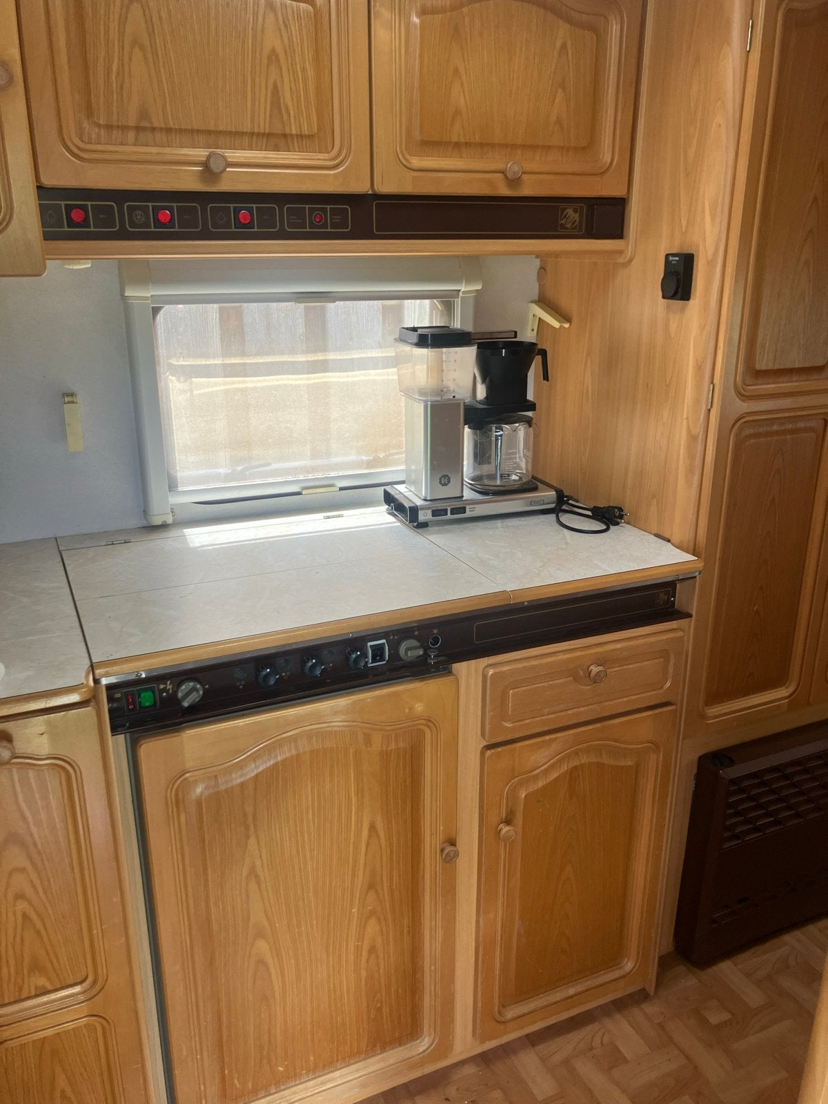 Knaus Azur Caravan met Voortent en Luifel, Ophalen, Gebruikt