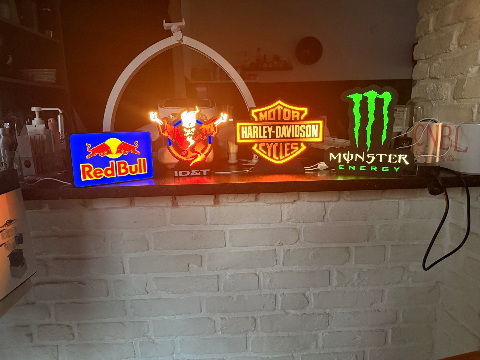 Diverse LED-logo's: Red Bull, ID&T, Harley, Monster Energy, Meerkleurig, Nieuw, Kunststof, Ophalen of Verzenden