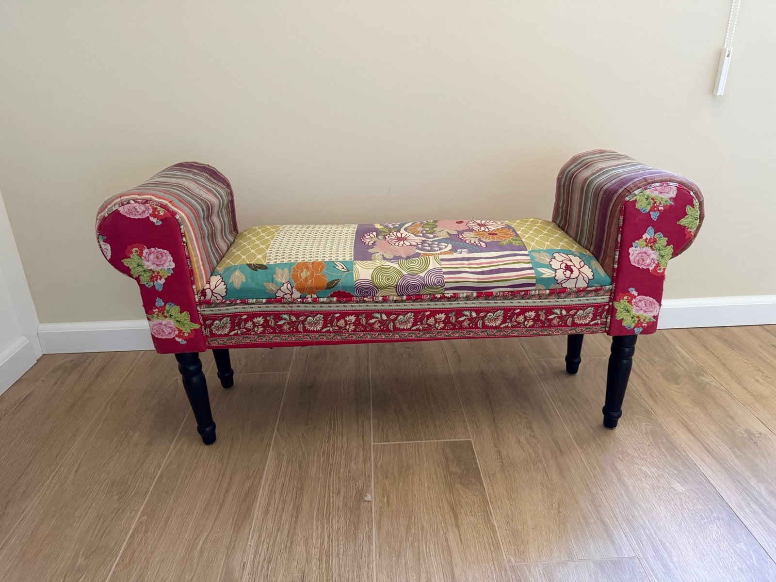 Patchwork bankje met bloemenprint en houten poten, Ophalen, Gebruikt, Minder dan 75 cm, 150 tot 200 cm