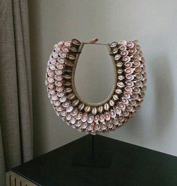 Schelpenketting op standaard, Huis en Inrichting, Overige materialen, Nieuw, Roze, Ophalen of Verzenden
