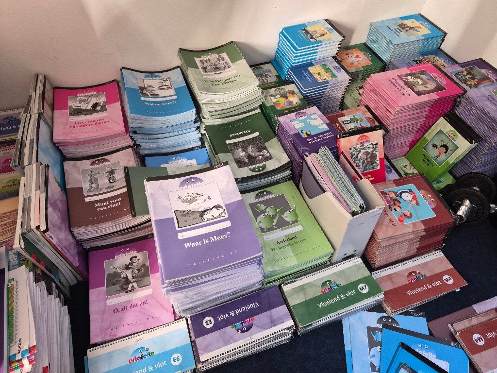 Estafette Versie 2 – Groep 3 t/m 8 | Opruiming | €1 per boek, Ophalen of Verzenden, Zo goed als nieuw, Overige niveaus, Nederlands