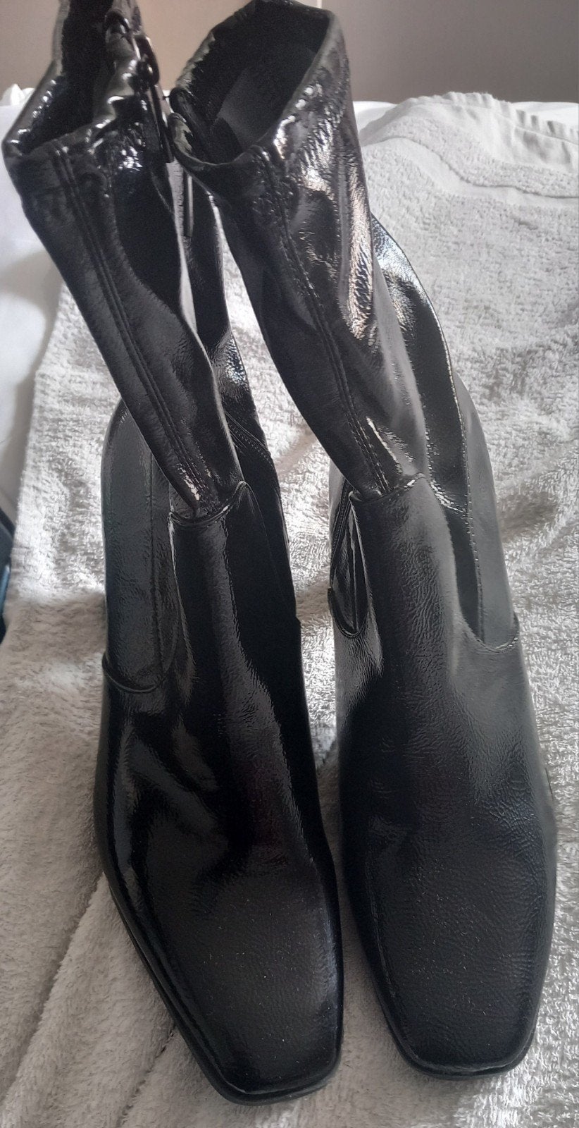 Chique Zwart Gelakte Dames Laarzen, Kleding | Dames, Schoenen, Ophalen of Verzenden, Zo goed als nieuw, Zwart, Hoge laarzen