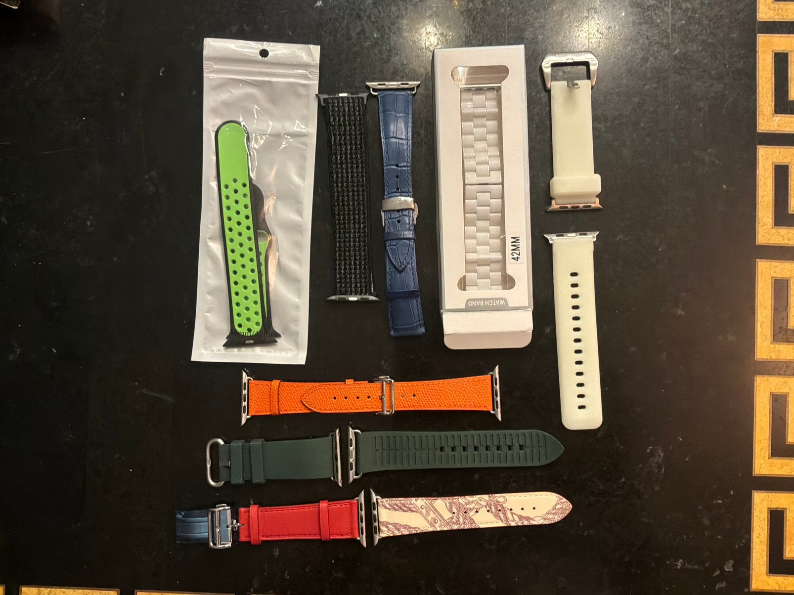 Foto 11 van iPad, Apple Watch en diverse armbanden