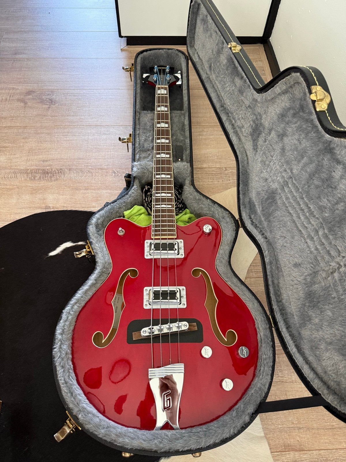 Gretsch Electromatic Hollow Body Basgitaar Rood, Muziek en Instrumenten, Snaarinstrumenten | Gitaren | Bas, Ophalen, Zo goed als nieuw