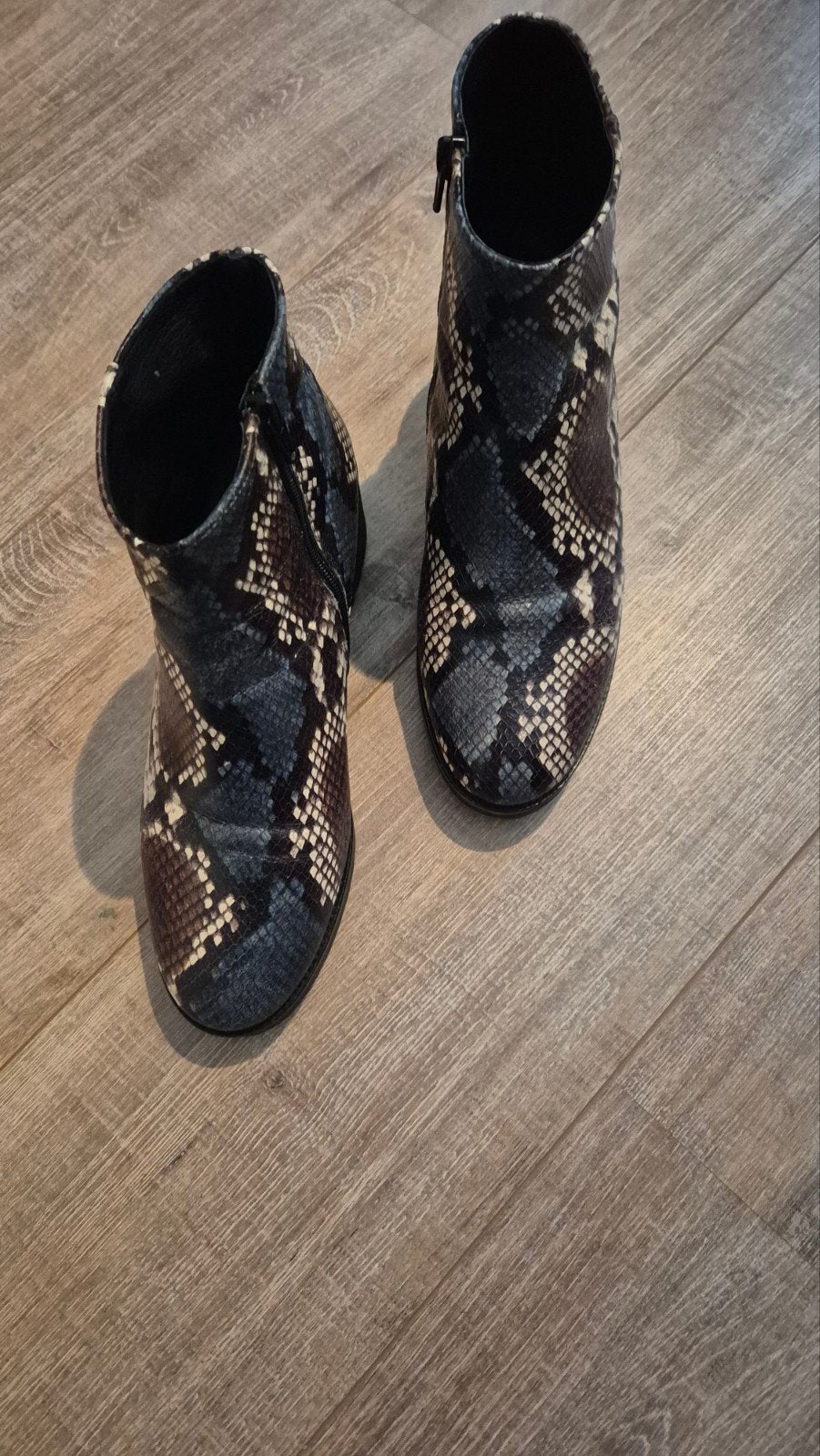DL Sport Enkellaarsjes Maat 40 Reliëf Bruin Blauw Zwa, Kleding | Dames, Bruin, Lage of Enkellaarzen, Ophalen of Verzenden, Gedragen