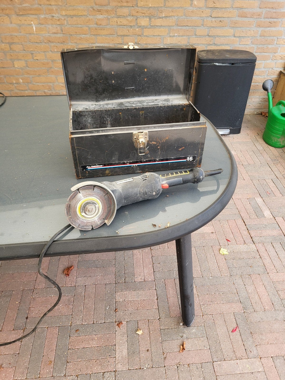 Haakse slijper met gereedschapskist, Ophalen, Gebruikt, Haakse slijper