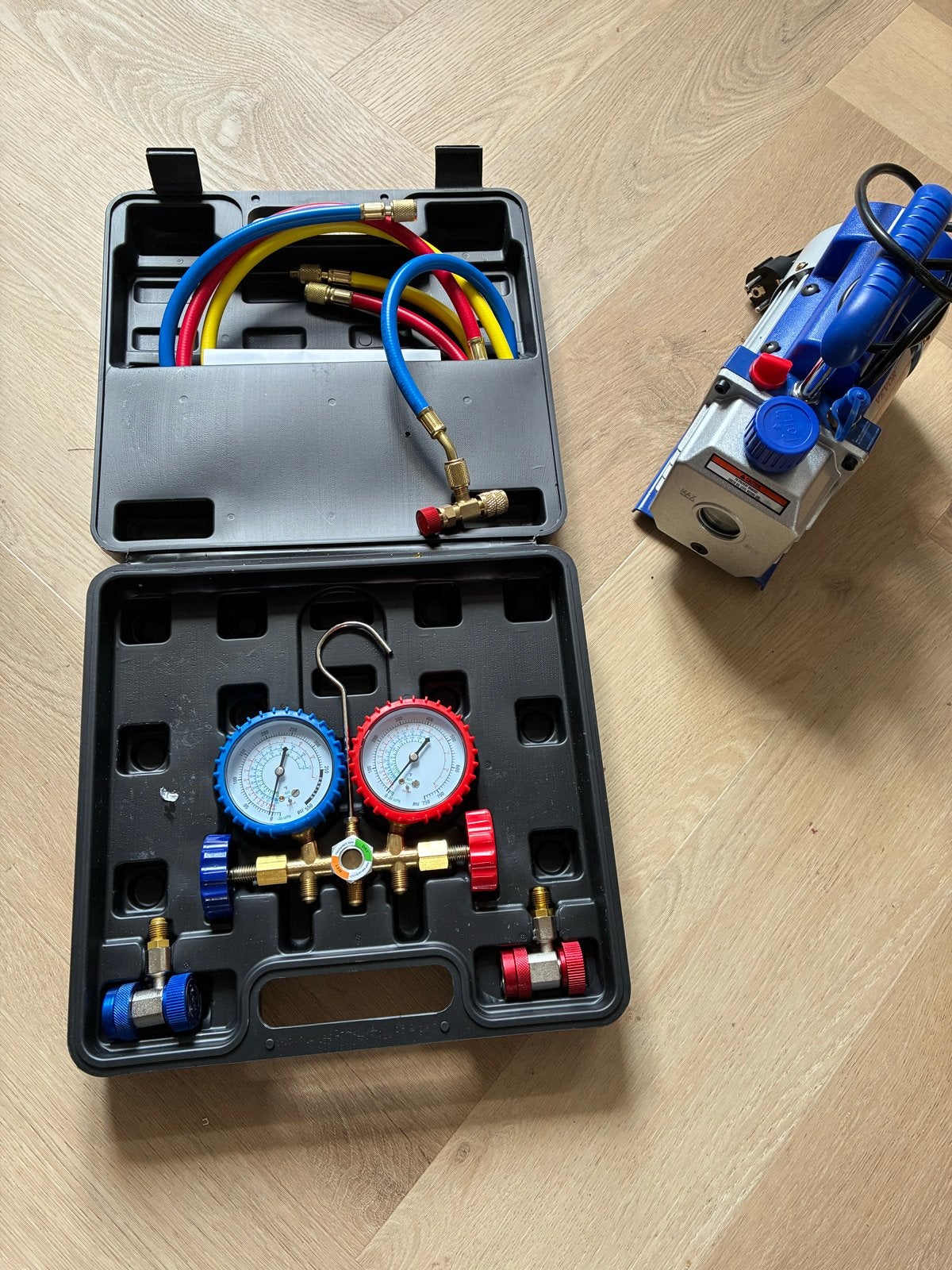 Te huur Vacuümpomp voor split-unit airco (incl. manometer), Ophalen, Gebruikt, Minder dan 60 m³, Wandairco