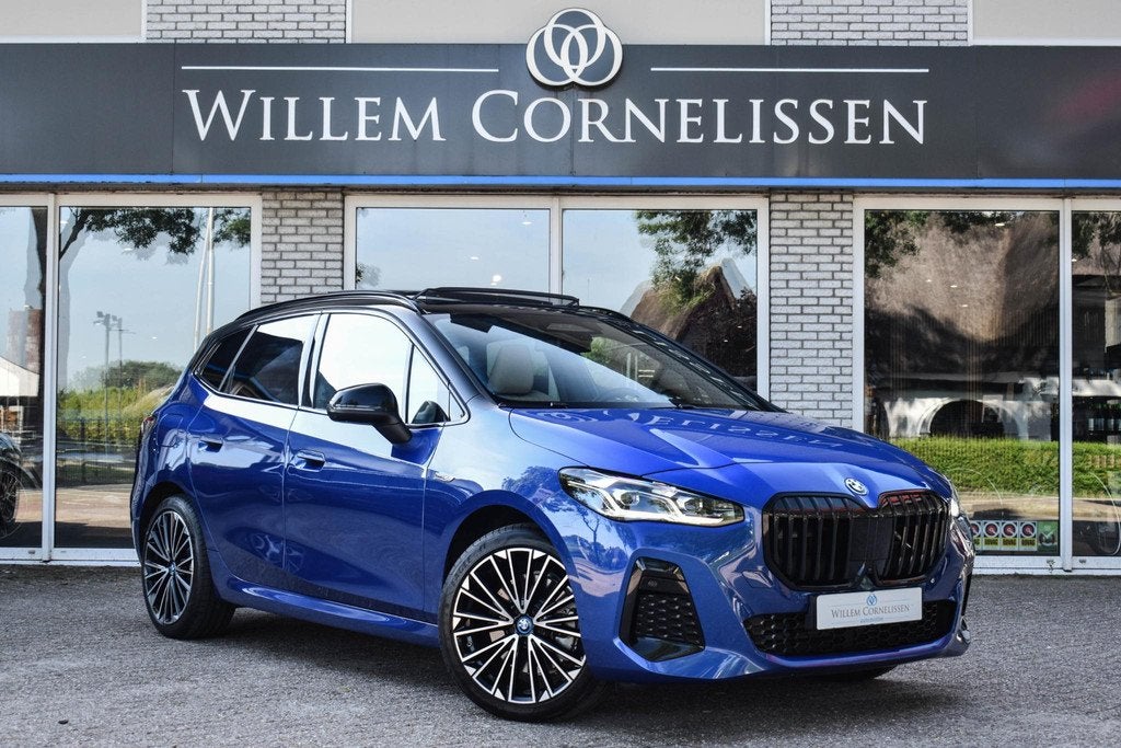 BMW 2-serie Active Tourer 230e xDrive Pano Trekhaak Head Up, Auto's, BMW, Automaat, Gebruikt, Euro 6, 16 kWh