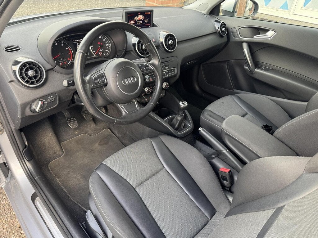 Audi A1 1.2 TFSI Ambition Pro Line Navigatiesysteem Stoelver, Auto's, Audi, Voorwielaandrijving, Euro 5, 86 pk, 4 cilinders