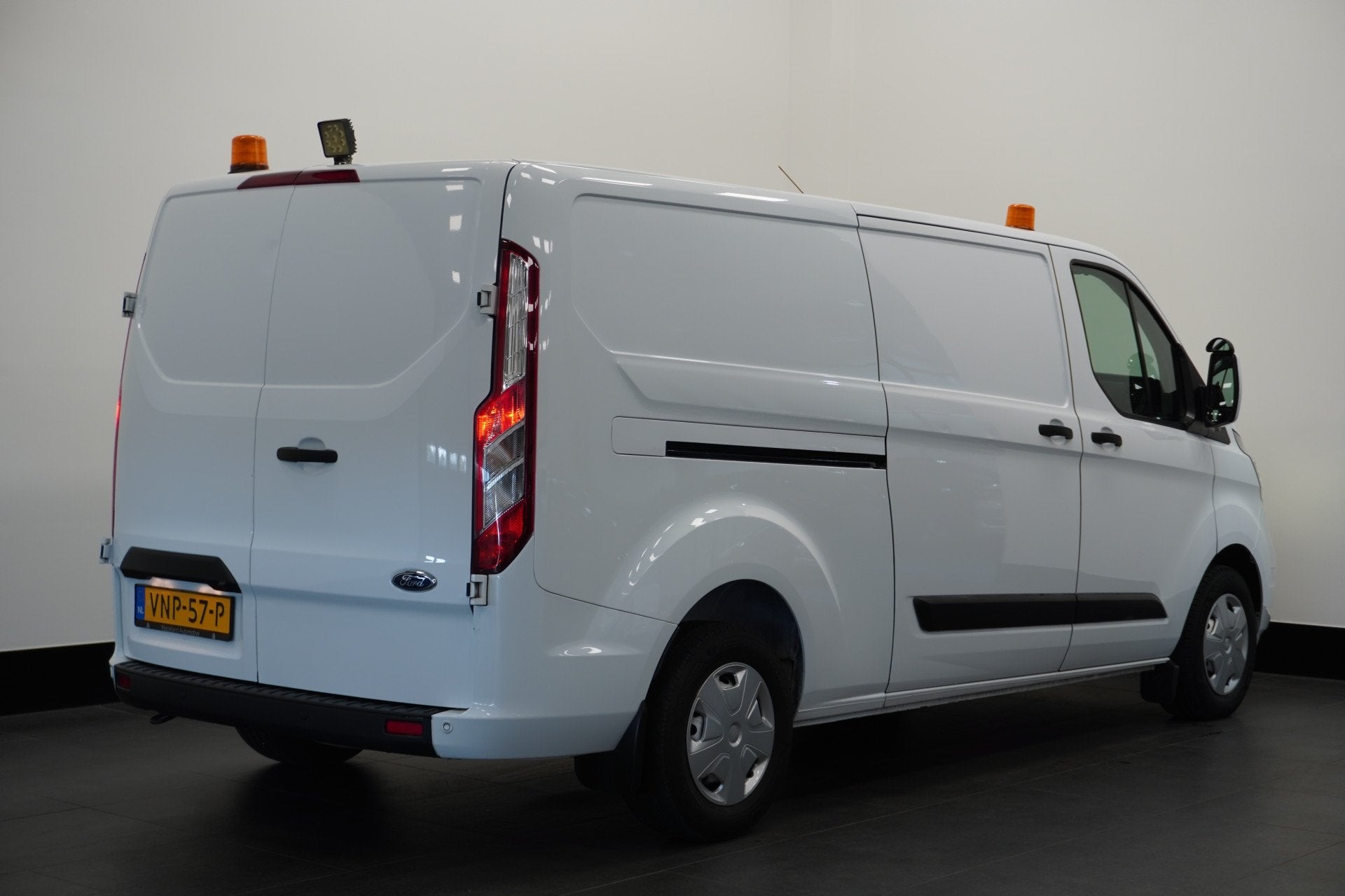 Ford Transit Custom 2.0 TDCI 130PK L2 - EURO 6 - Airco - Nav, Voorwielaandrijving, 4 cilinders, Wit, Origineel Nederlands