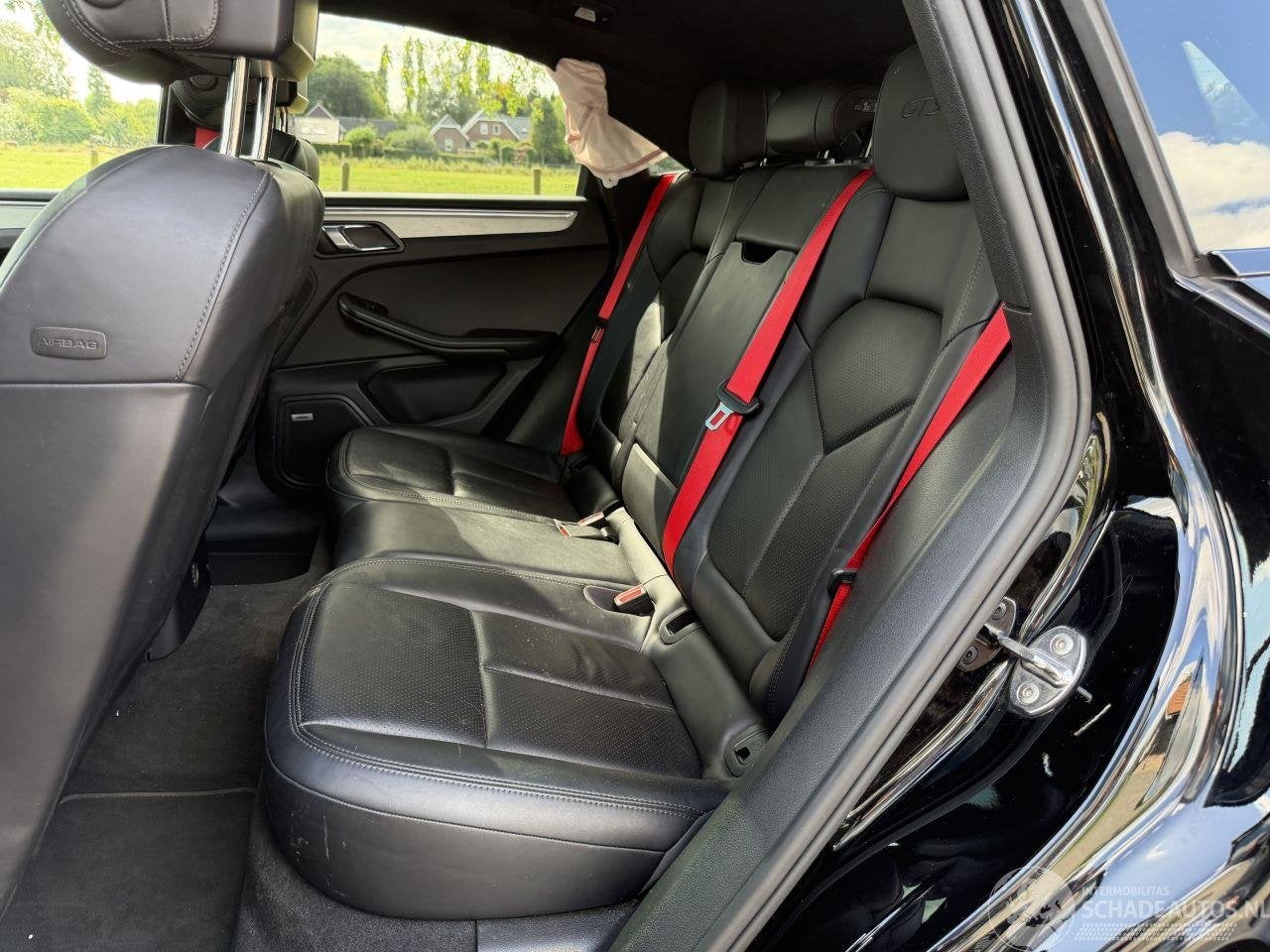 Foto 13 van Porsche Macan 3.0 GTS AWD / Panorama / Leer (bj 2017)