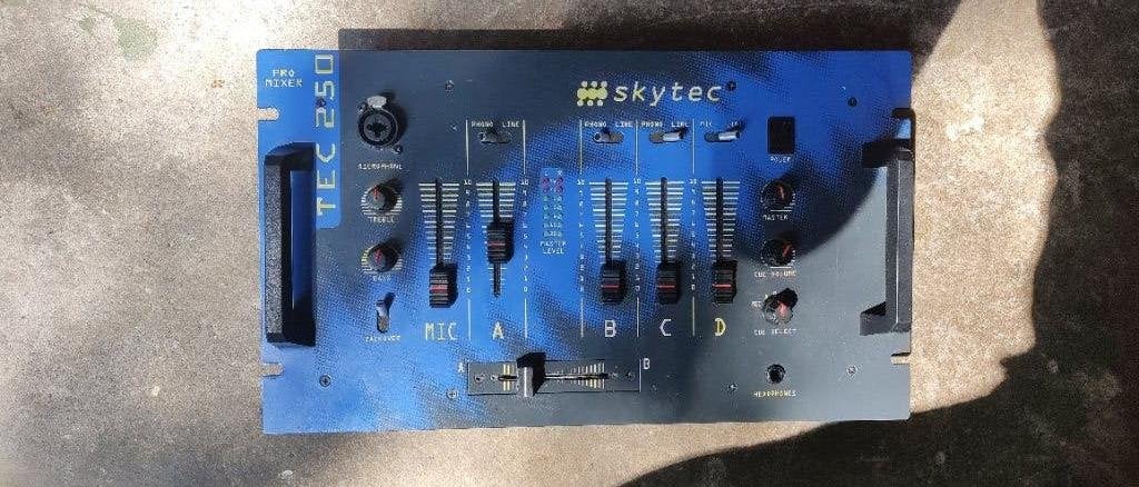 Skytec mengtafel, Muziek en Instrumenten, Mengpanelen, Ophalen of Verzenden, Gebruikt, Minder dan 5 kanalen, Microfooningang