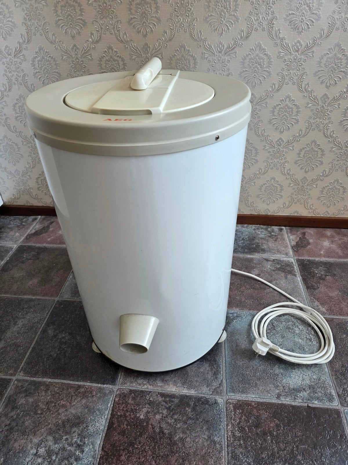 AEG Centrifuge 4.5 kg., Ophalen, Gebruikt, Minder dan 85 cm, 4 tot 6 kg