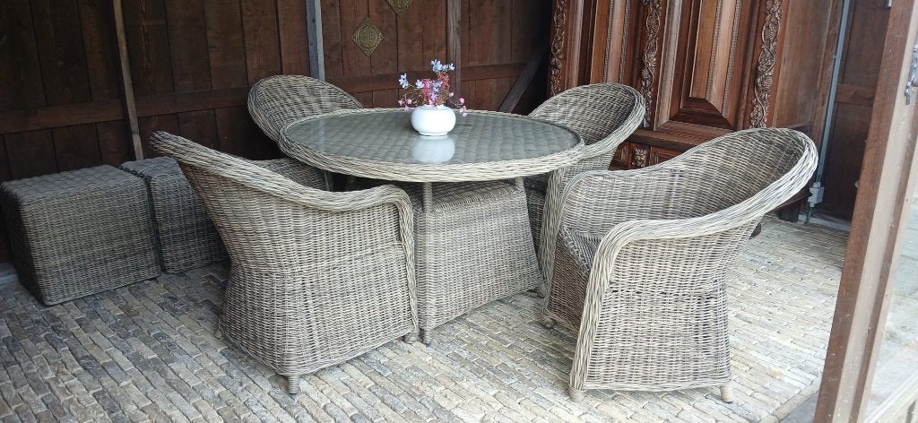 Luxe Wicker Tuinset Luxor met Tafel, Stoelen en Hockers, Ophalen, 6 zitplaatsen, Zo goed als nieuw, Tuinset