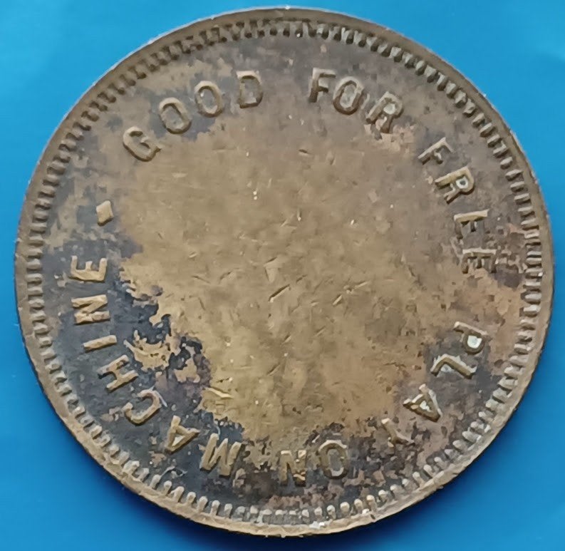 Vintage Token - Good For Free Play On Machine, Postzegels en Munten, Verzenden, Overige materialen, Buitenland