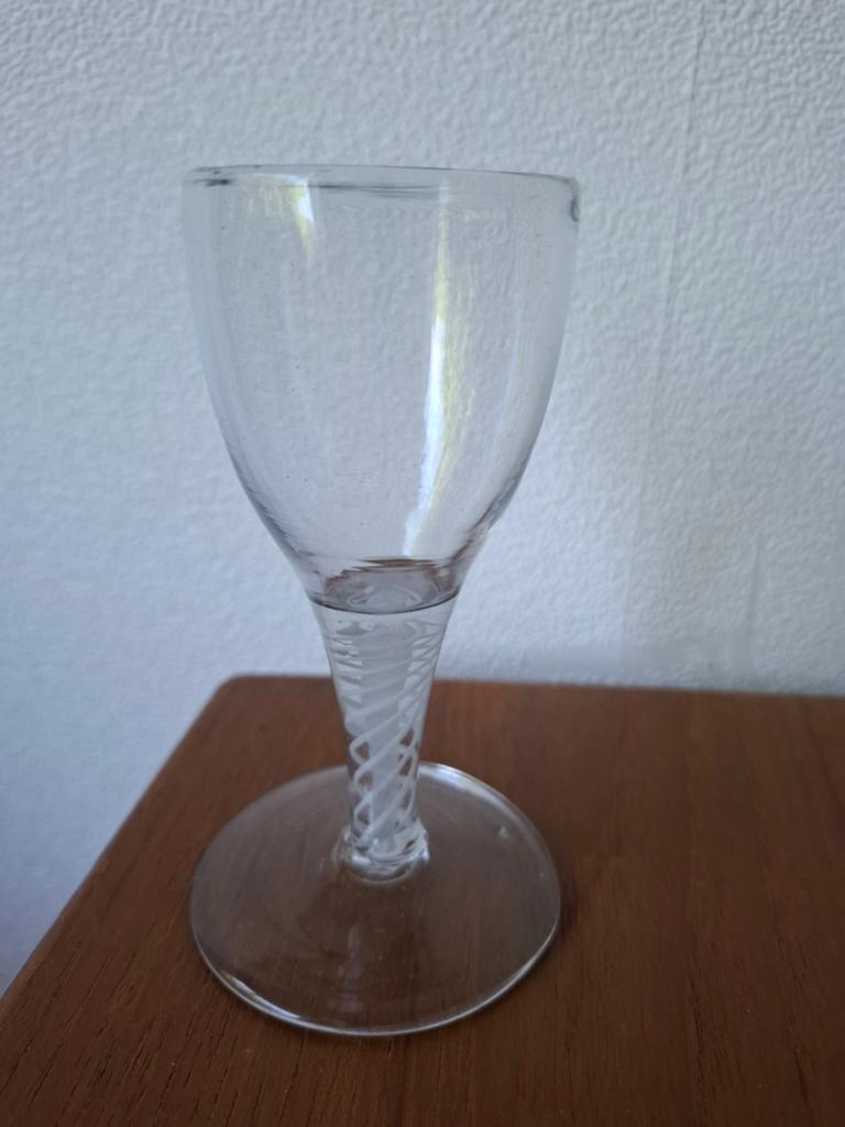Antiek slingerglas met spiraalvormige steel, Ophalen of Verzenden