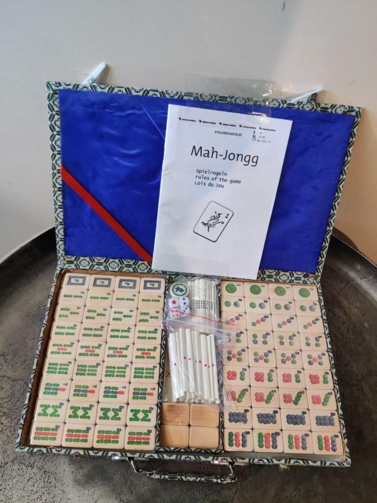Mah Jongg spel in stoffen koffer, Ophalen of Verzenden, Minder dan 500 stukjes, Zo goed als nieuw, Overige typen