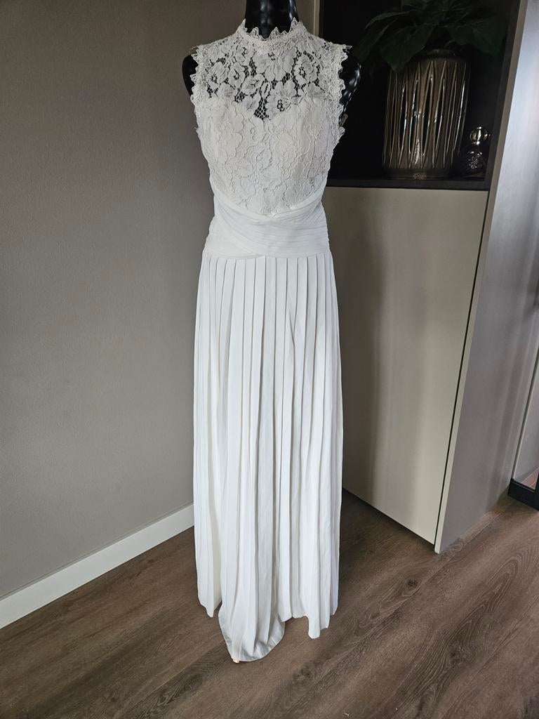 Nieuw prachtige trouwjurk Ivory kant maat 40, Kleding | Dames, Trouwkleding en Trouwaccessoires, Ophalen of Verzenden, Nieuw, Zwart