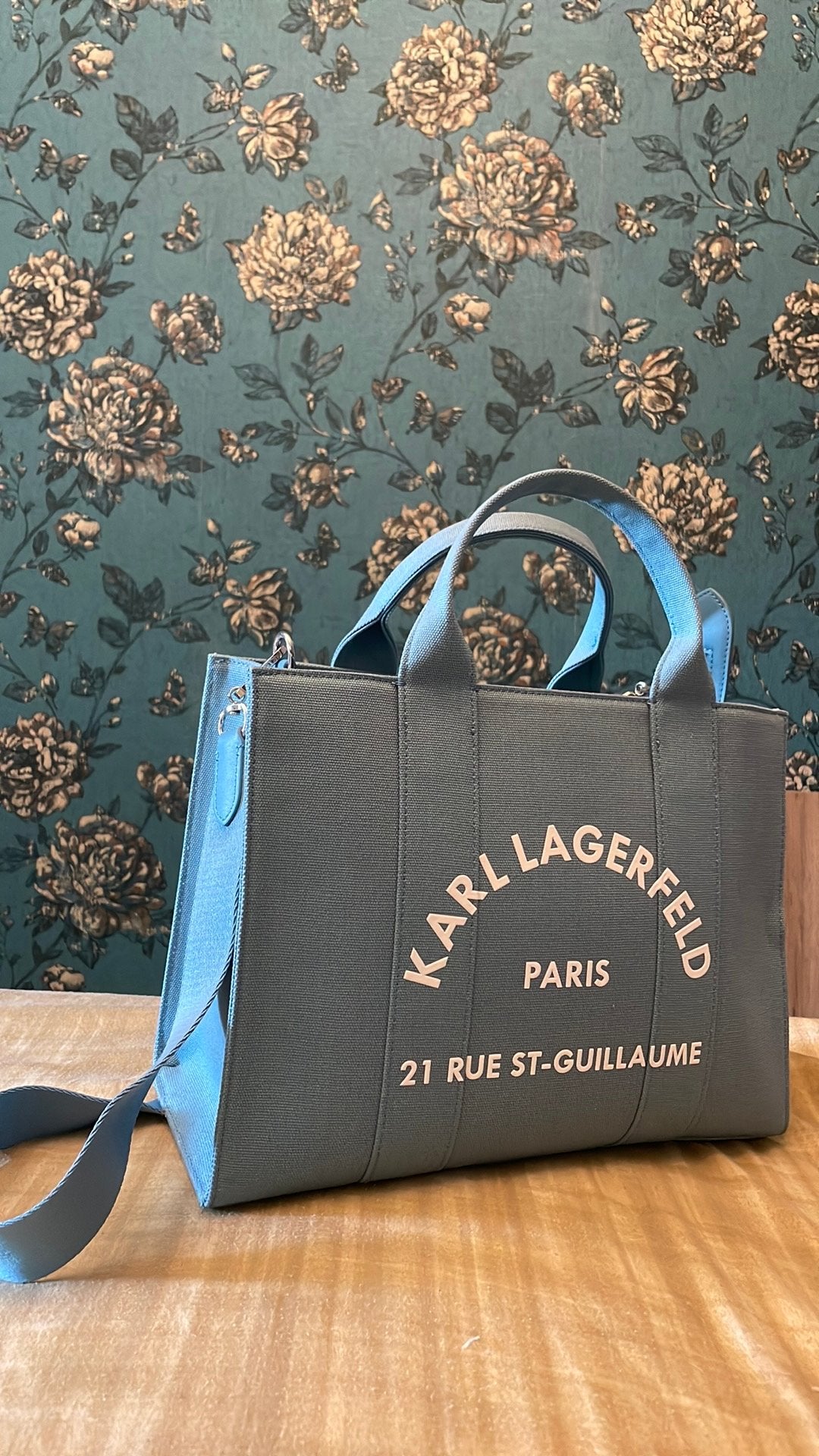 Karl Lagerfeld tas - Stijlvolle schoudertas in blauw, Ophalen of Verzenden, Nieuw, Blauw, Schoudertasje