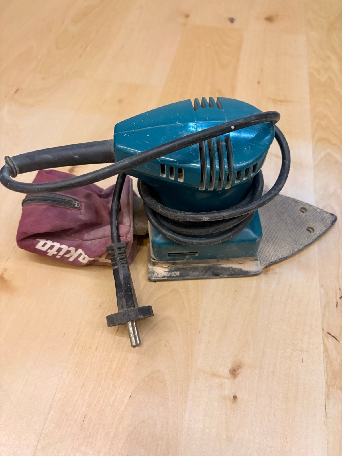 Makita vlakschuurmachine met stofzak, Ophalen of Verzenden, Gebruikt, Minder dan 600 watt, Vlakschuurmachine
