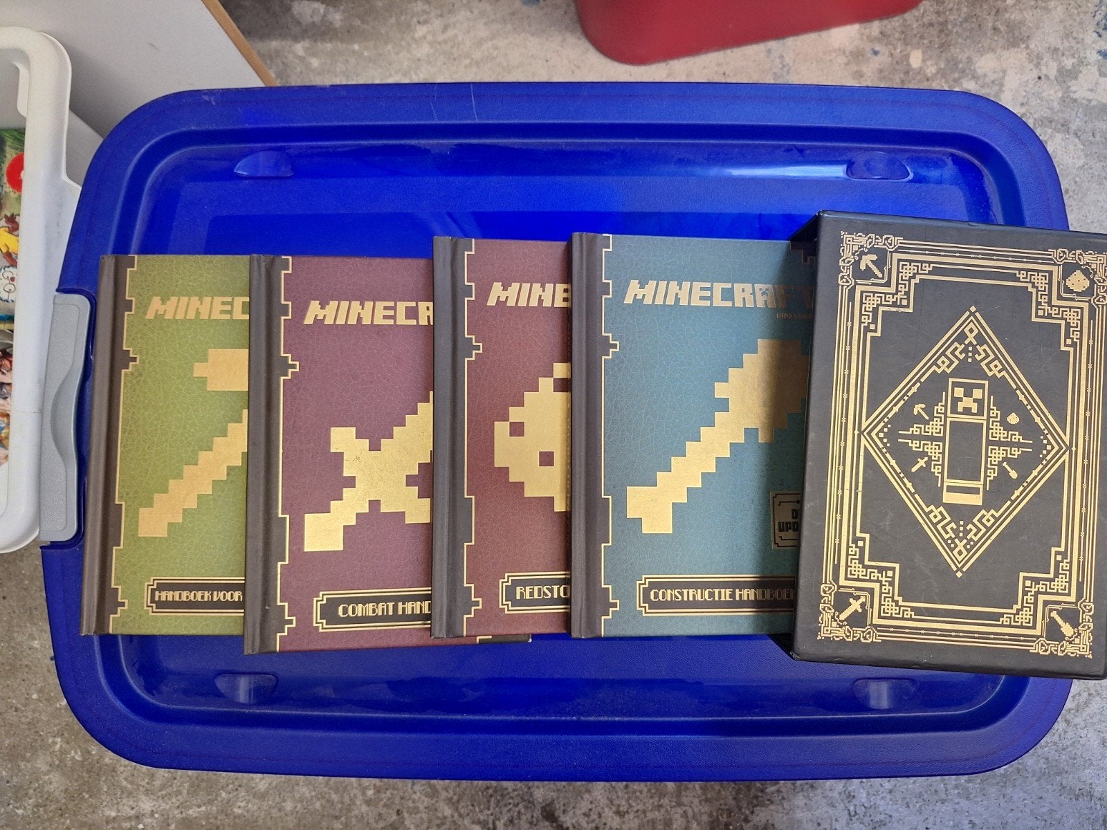 minecraft handboeken 4 pack, Euro, Ophalen of Verzenden, Zo goed als nieuw