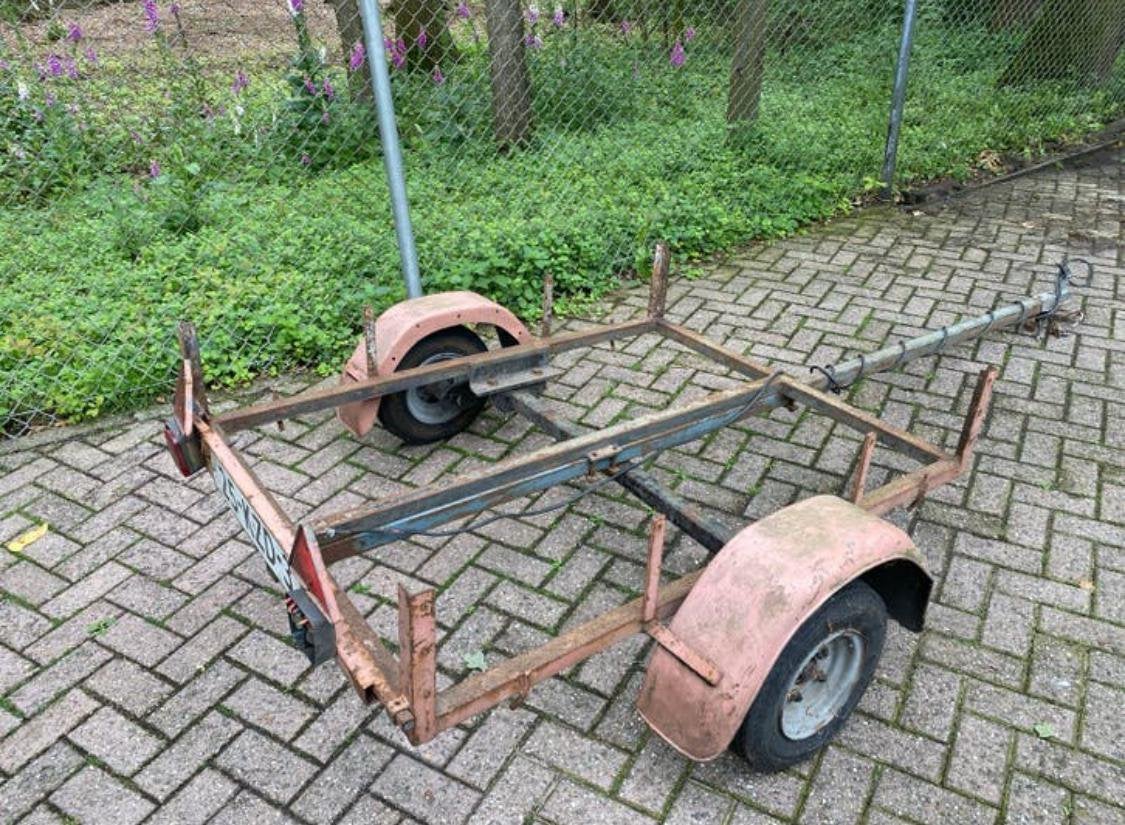 Oude aanhanger opknap/onderdelen boottrailer waterscooter, Ophalen, Minder dan 1500 kg, Gebruikt, Kantelbaar