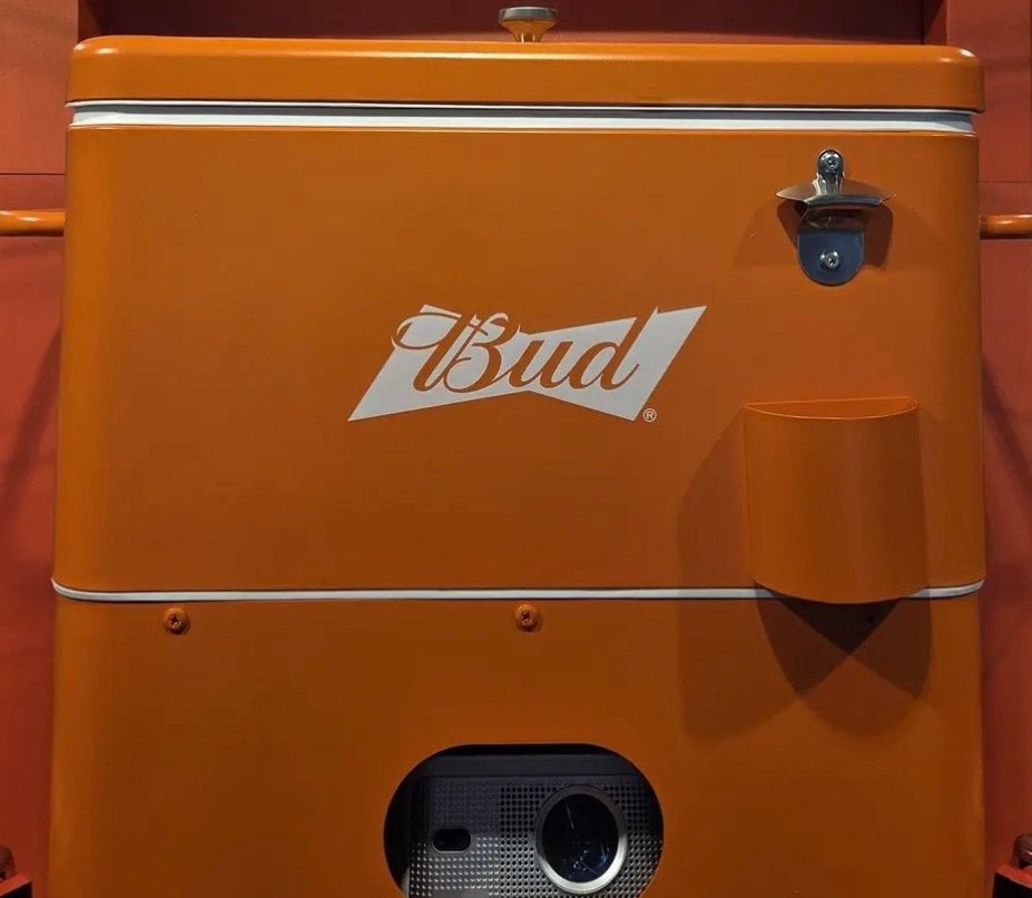 Nieuwe Bud Coolcast Coolerbox met Ingebouwde Projector, Audio, Tv en Foto, Beamers, Ophalen of Verzenden, Nieuw, Overige technologieën