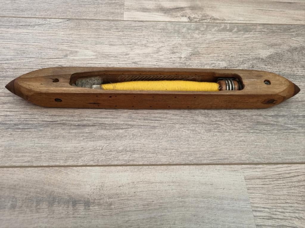 Antiek vintage houten schietspoel weefspoel okergeel, Antiek en Kunst, Ophalen of Verzenden