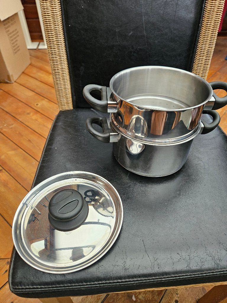 AARDAPPEL/GROENTE KOOKPAN MET GAATJES., Huis en Inrichting, Ophalen, Rvs