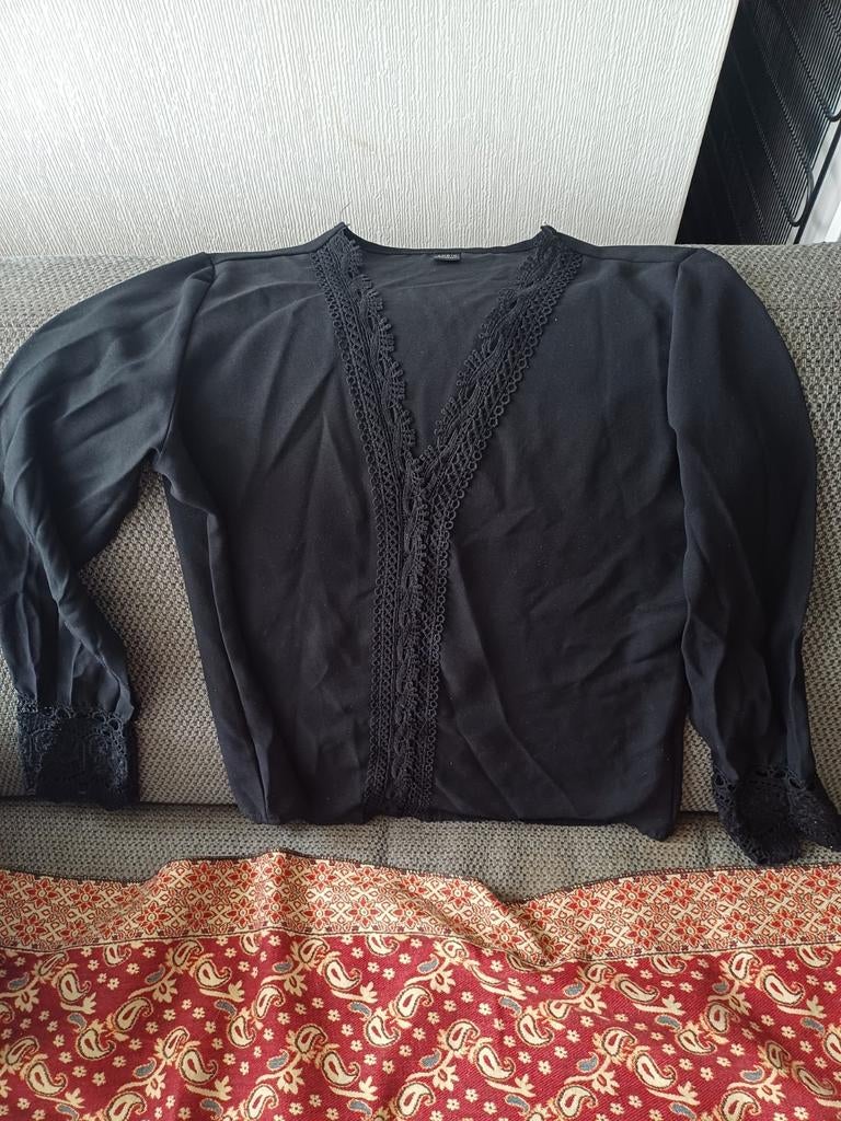 Twee vrouwen blouses maat smal, Kleding | Dames, Blouses en Tunieken, Ophalen of Verzenden, Zo goed als nieuw, Maat 36 (S)