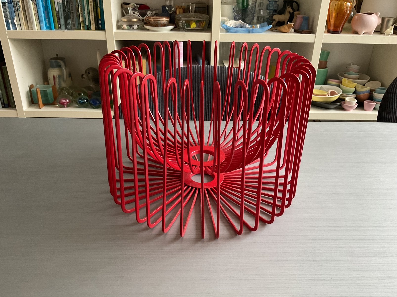 Vintage IKEA Trådig fruitschaal/ lampenkap rood; €75, Huis en Inrichting, Mand, Rond, Ophalen of Verzenden, Zo goed als nieuw