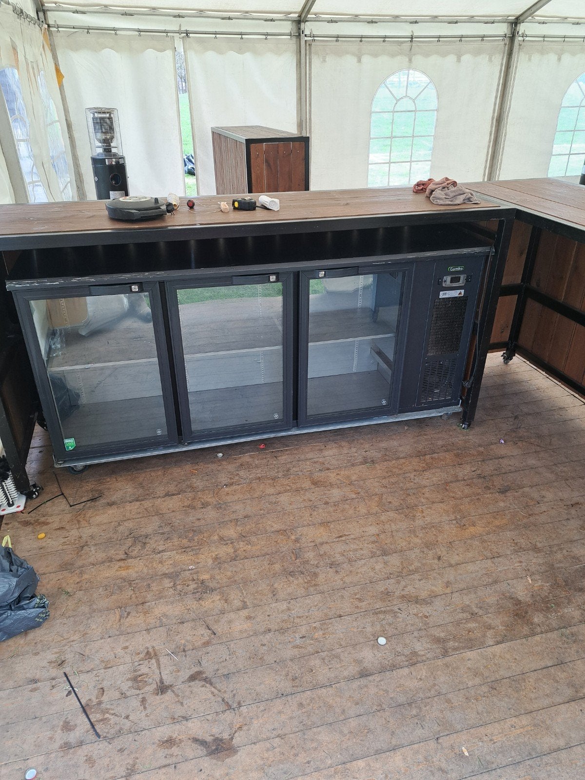 3 zware bartafels/afzettafels op wielen, 660cm totaal, Huis en Inrichting, Barren, Ophalen