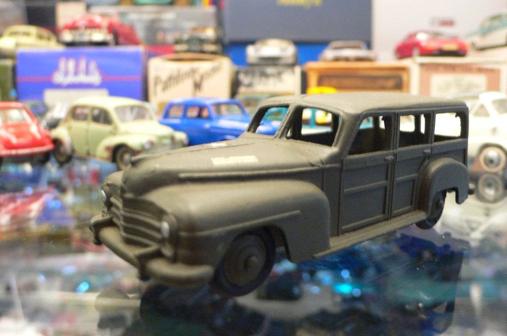 plymouth woody - us army- dinky toys engeland-repaint-1/43, Hobby en Vrije tijd, Modelauto's | 1:43, Verzenden, Gebruikt, Auto