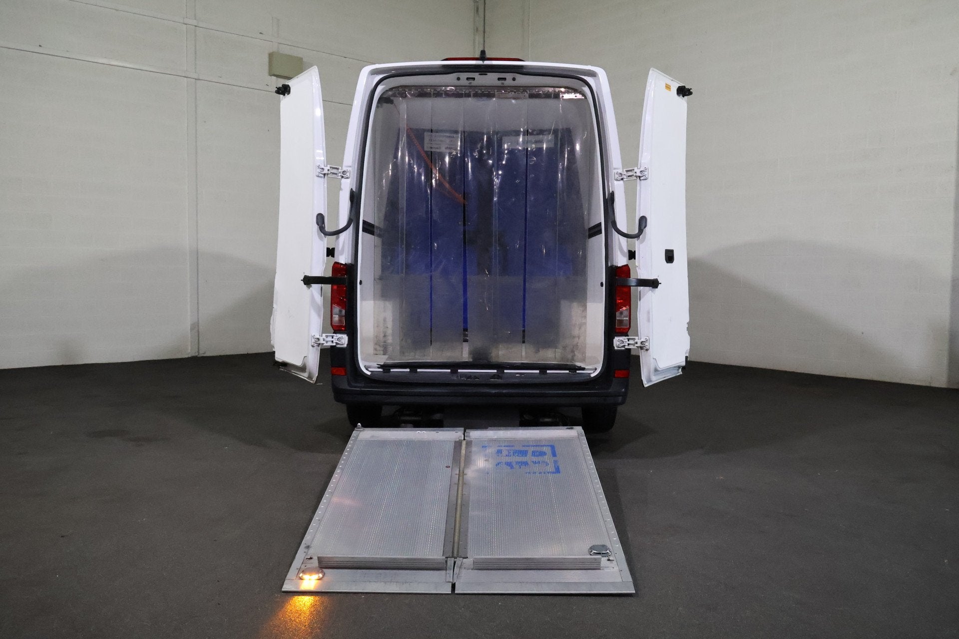 Volkswagen Crafter 2.0 TDI 177pk L3 H3 Automaat Multitemp -2, Stof, Gebruikt, Euro 6, 4 cilinders