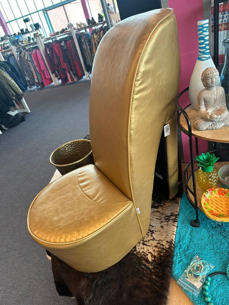 Gouden Hoge Hak Stoel - Uniek Design, Huis en Inrichting, Stoelen, Kunststof, Gebruikt, Overige kleuren, Ophalen of Verzenden