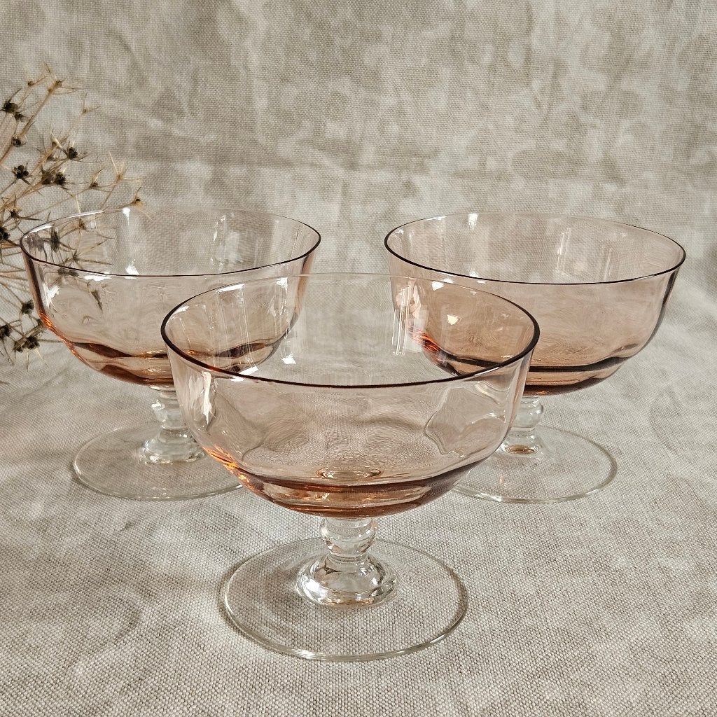 Prachtige roze glazen coupes set van 3, Antiek en Kunst, Ophalen of Verzenden