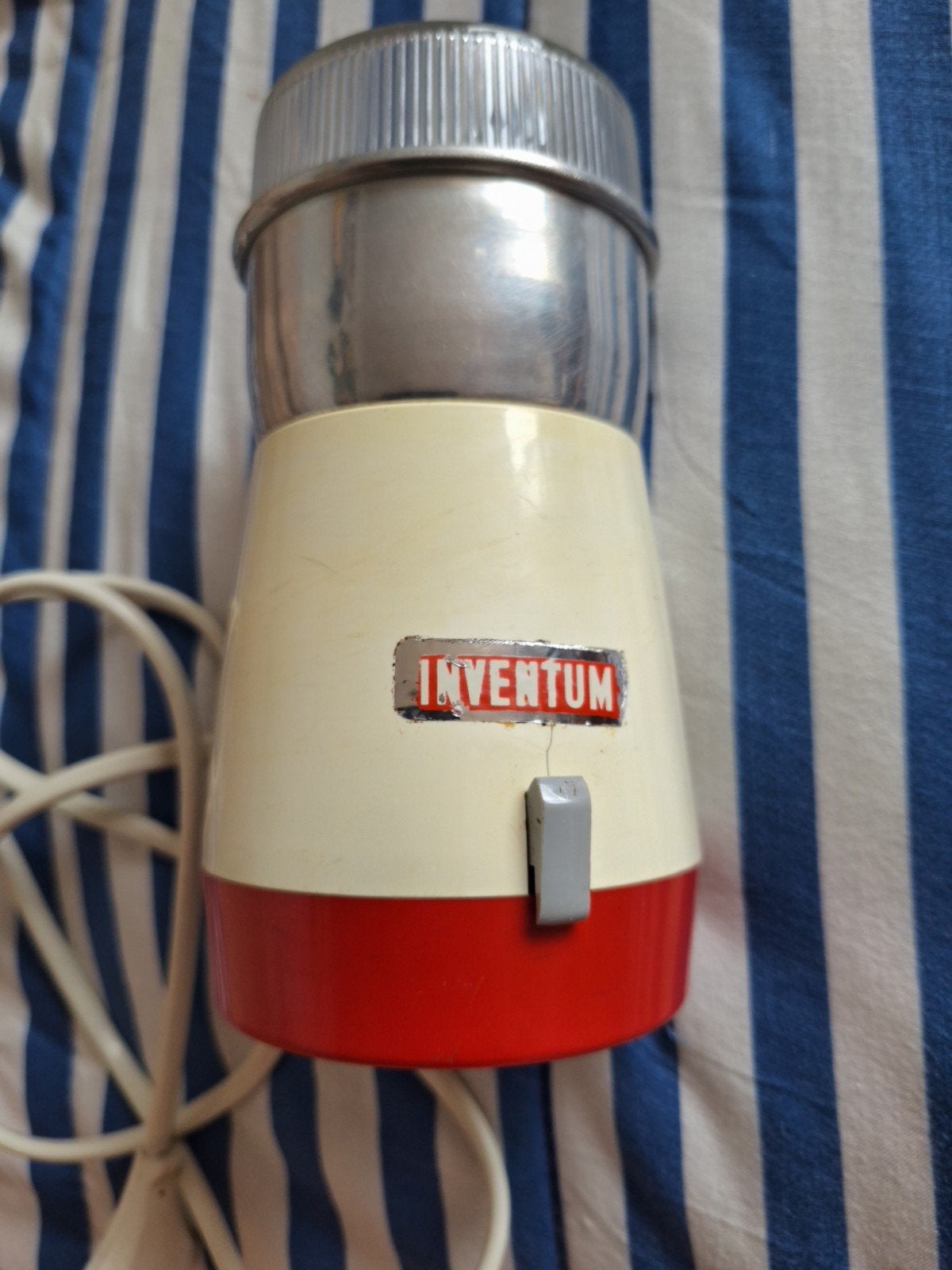 Vintage Inventum GK3 Elektrische Koffiemolen Jaren '60/'70, Ophalen of Verzenden, Gebruikt, Overige modellen, Koffiebonen