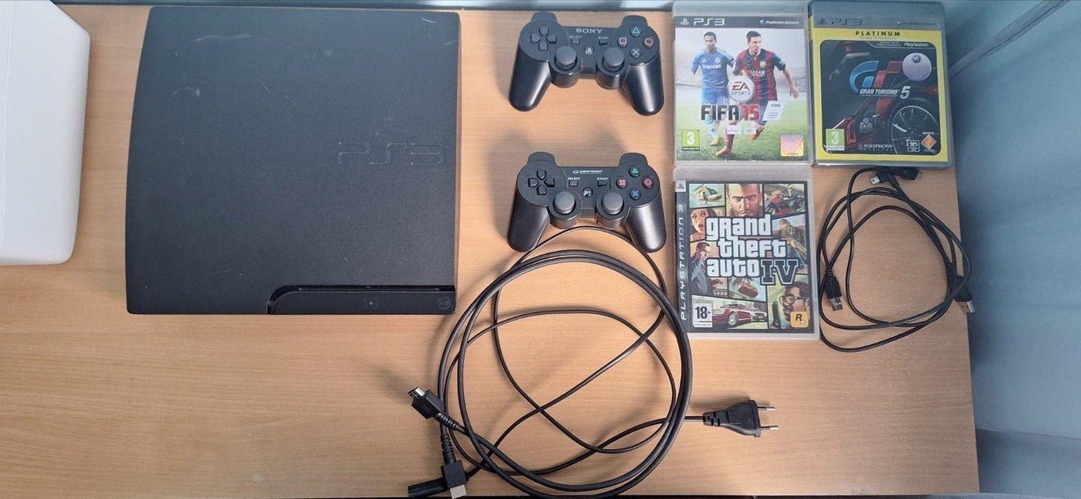 Playstation 3 slim met 2 controllers en 3 games, Ophalen, Online, Gebruikt, 2 spelers