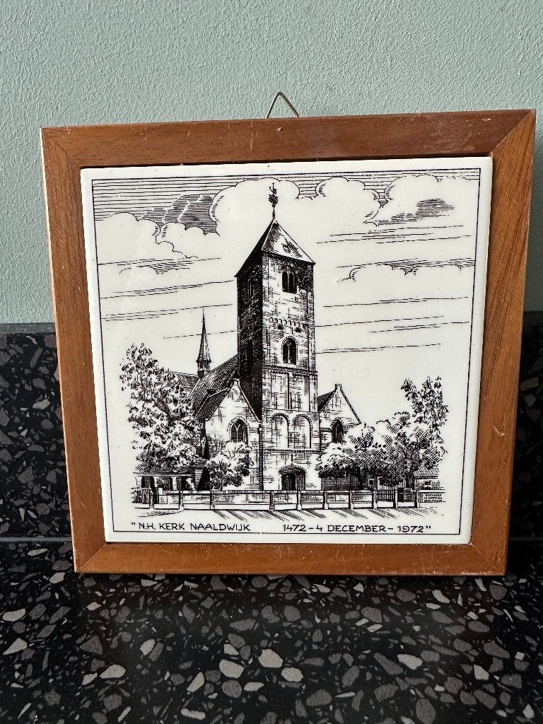 Fraai tegeltje van NAALDWIJK N.H. kerk. 1472 - 1972, Ophalen of Verzenden