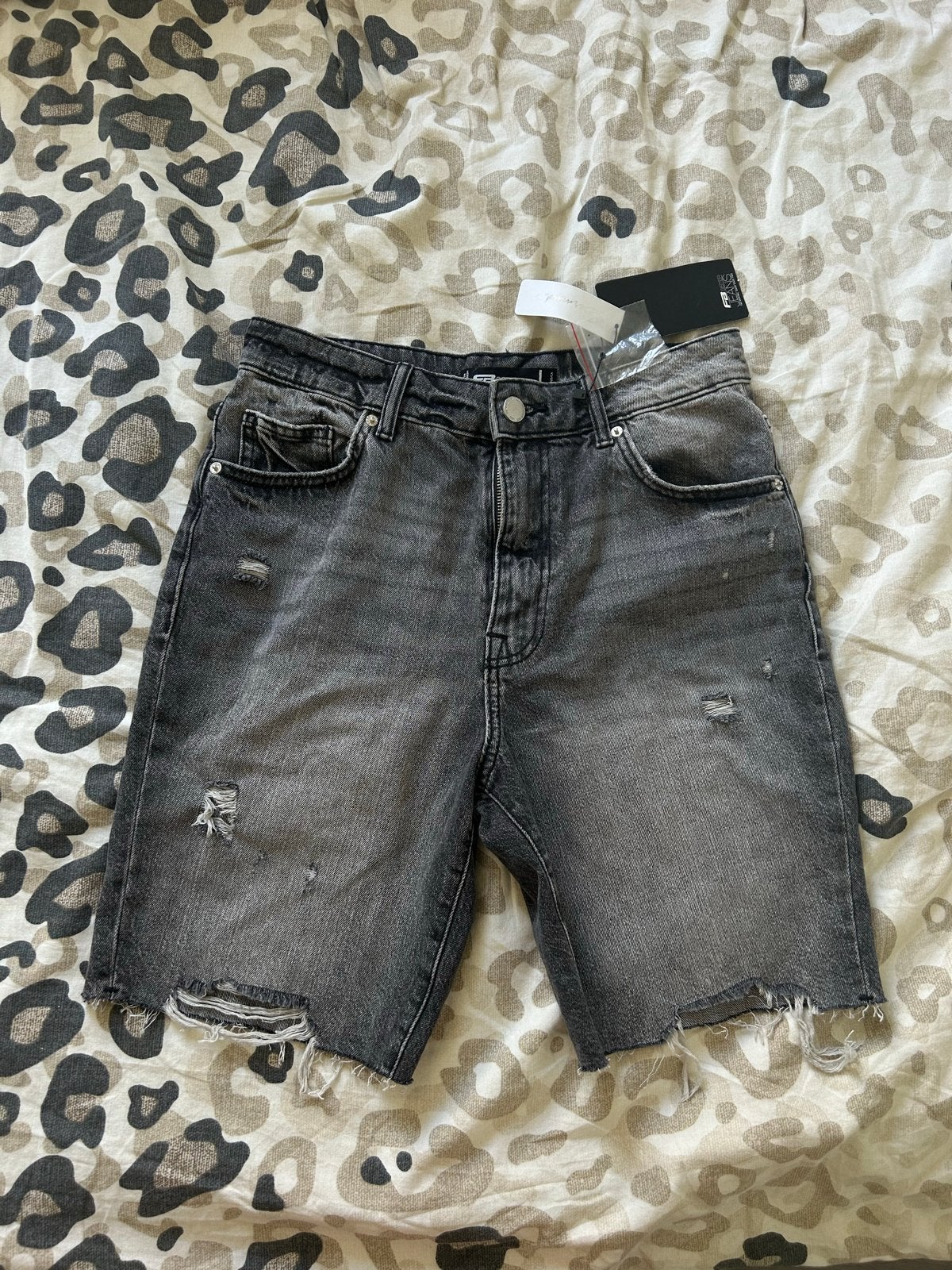 New yorker denim shorts/ bermuda met scheuren, Nieuw, New Yorker, Ophalen of Verzenden, W33 - W36 (confectie 42/44)