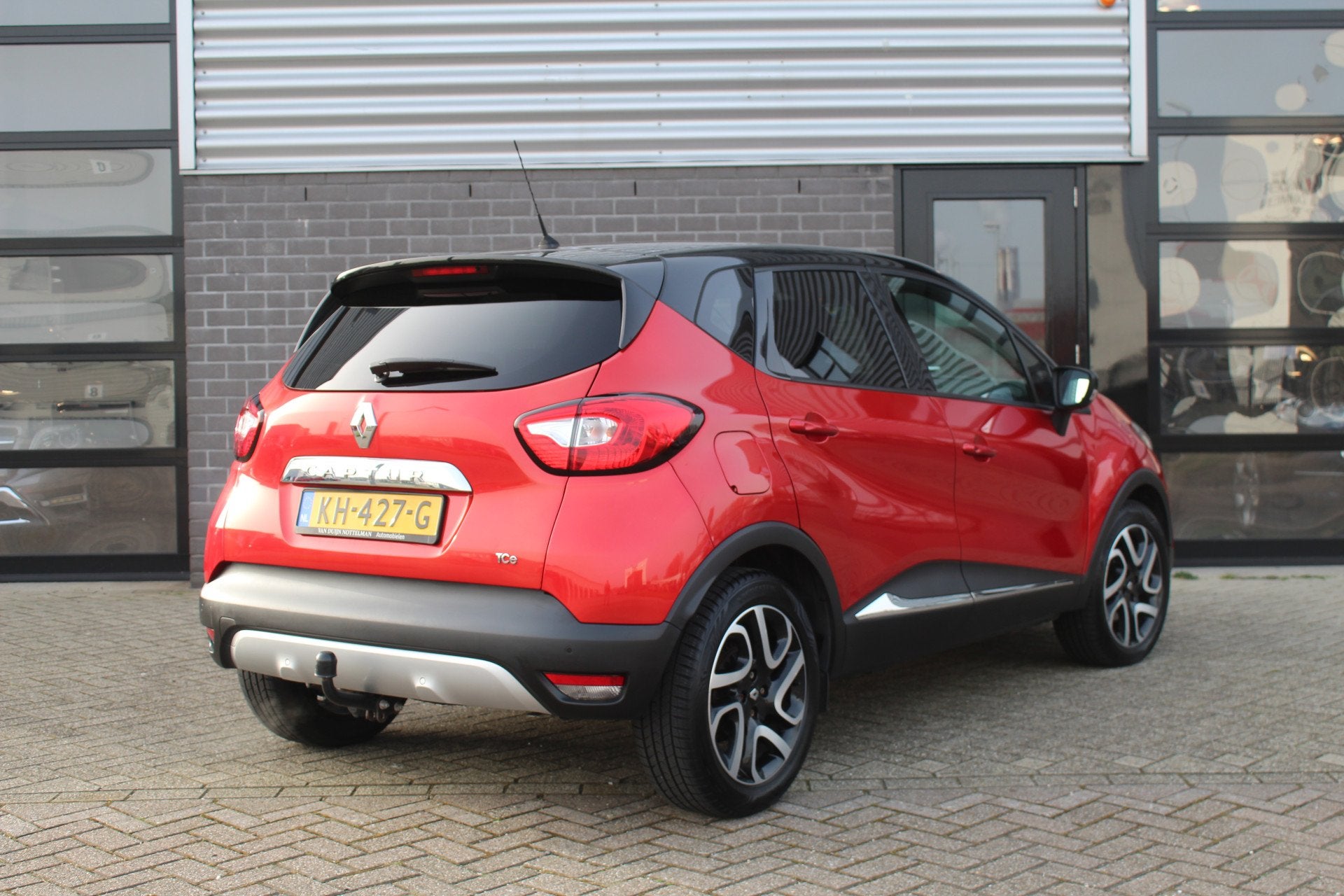 Renault Captur 1.2 TCe Helly Hansen / Automaat / Keyless / C, Auto's, Euro 5, 4 cilinders, Met garantie (alle), Leder en Stof